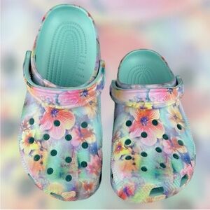 Crocs - ‘Pansies’ Classic Clog. Woman SZ: 9. NWT. Firm!